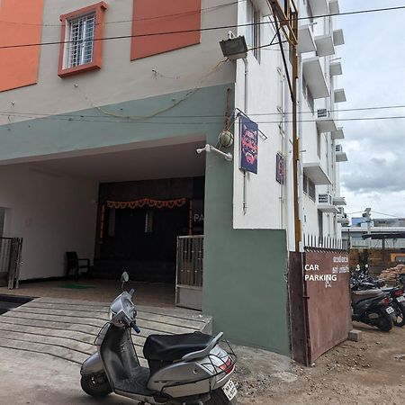 Lakshmi Paradise Lodge A/C Pollāchi المظهر الخارجي الصورة