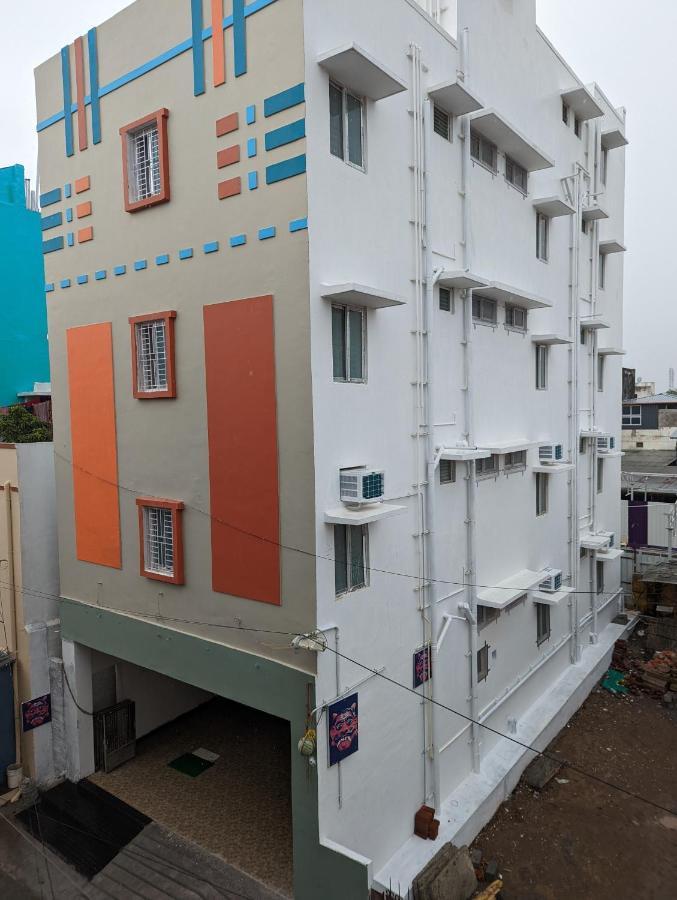 Lakshmi Paradise Lodge A/C Pollāchi المظهر الخارجي الصورة